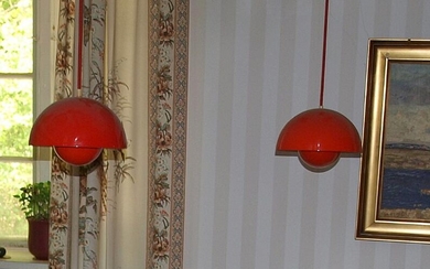 Verner Panton (b. Gamtofte 1926, d. 1998) “Flowerpot”. A pair of pendants with orange lacquered metal shades. Manufactured by Louis Poulsen. (2)