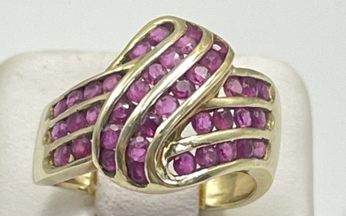 Vintage 14k Yellow Gold Ruby Wave Ring size 6.5