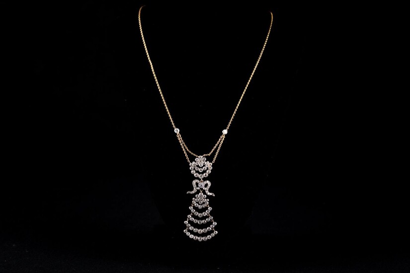 Yellow gold necklace with pendant with 6.5K diamonds. Total length 30cm