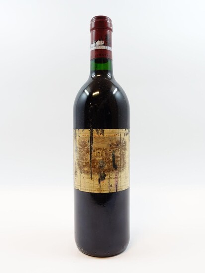1 bouteille CHÂTEAU LAFITE ROTHSCHILD 1990 1er GC Pauilllac (étiquette très déchirée, millésime quasi illisible)
