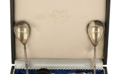 (14) piece set teaspoons silver.