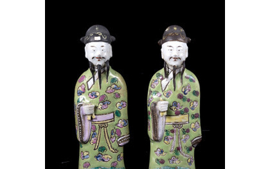 A pair of officials in biscuit decorated with polychrome enamels (defects) China, Qing dynasty, Kangxi period (1662-1722) (h. 20 cm.)