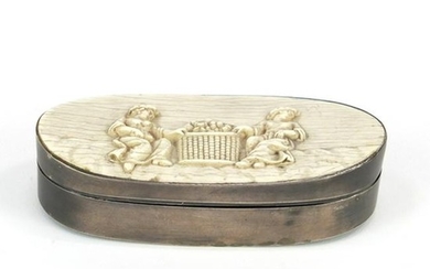 Antique unmarked silver snuff box, the hinged lid inset