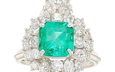 74056: Emerald, Diamond, Platinum Ring Stones: Square