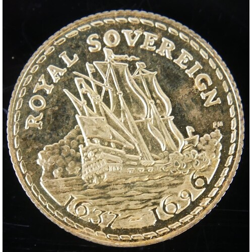A 9CT GOLD COMMORATIVE ROYAL SOVEREIGN COIN Issued to commem...