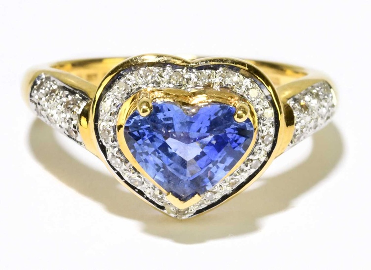 A 9ct yellow gold heart shaped diamond set ring, size...