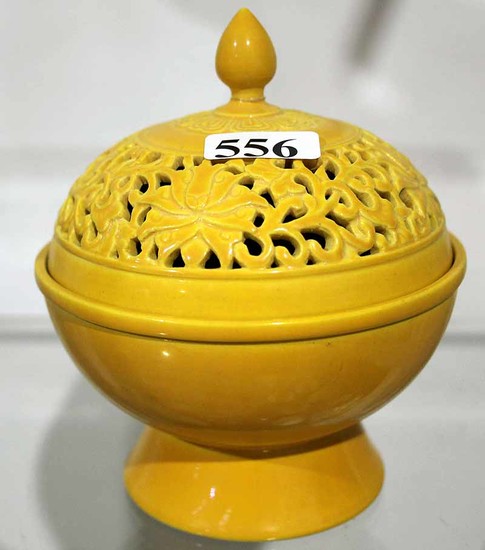 A CHINESE COVERED BOWL
