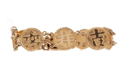 A CHINESE GOLD BRACELET