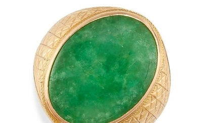 A CHINESE JADEITE JADE RING in yellow gold, the