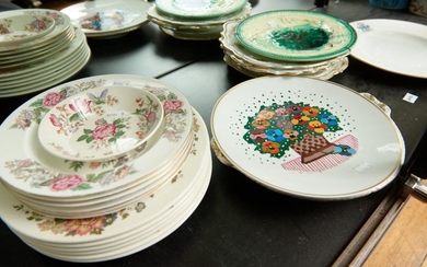 A COLLECTION OF PORCELAIN PLATES, INCLUDING FIVE SANDWICH PLATES, A CRESTED ROYAL CROWN DERBY PLATE, A MAJOLICA PLATE AND A ROSENTHA...