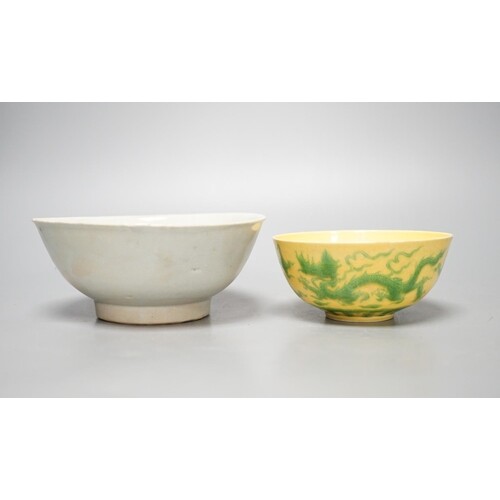 A Chinese Teksing cargo bowl c1820 and a yellow ground 'drag...