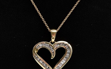 A DIAMOND HEART PENDANT WITH CHAIN IN 9CT GOLD, TOTAL LENGTH 370MM, 3.5GMS