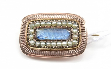 A GEORGIAN SEED PEARL BROOCH IN 9CT GOLD, 24X17MM, 5.7GMS