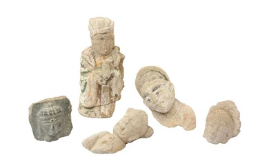 A GROUP OF CHINESE CARVED STONE FRAGMENTS 雕刻石雜項