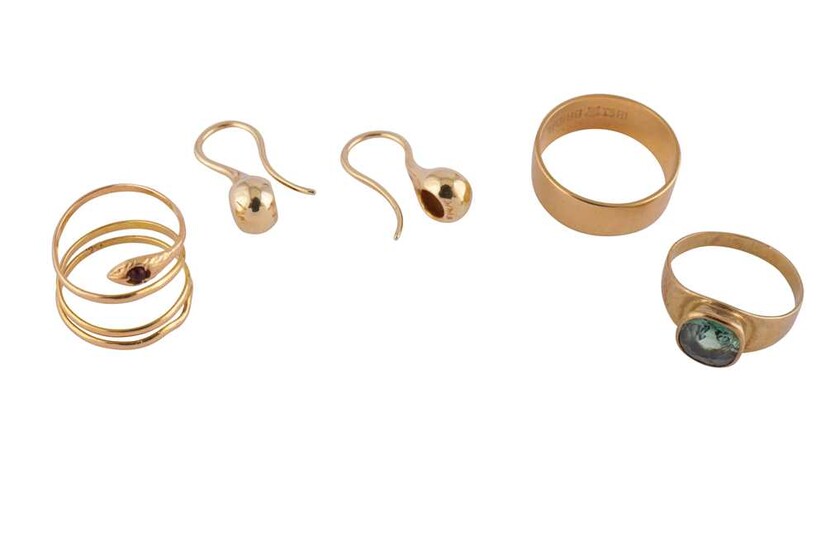 A GROUP OF THREE RINGS AND A PAIR OF EARRINGS