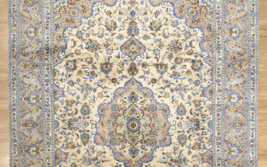 A HANDKNOTTED PURE WOOL FINE CREAM AND BLUE PERSIAN KASHAN RUG