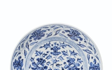 A LARGE BLUE AND WHITE DISH, MING DYNASTY, 15TH CENTURY