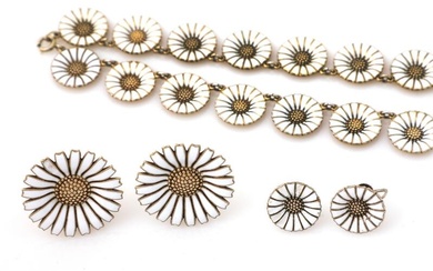 A. Michelsen (, Copenhagen, early 20th century) A “Daisy” jewelery collection comprising...