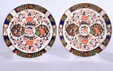 A PAIR OF 19TH CENTURY DERBY IMARI BREAKFAST CUPS AND