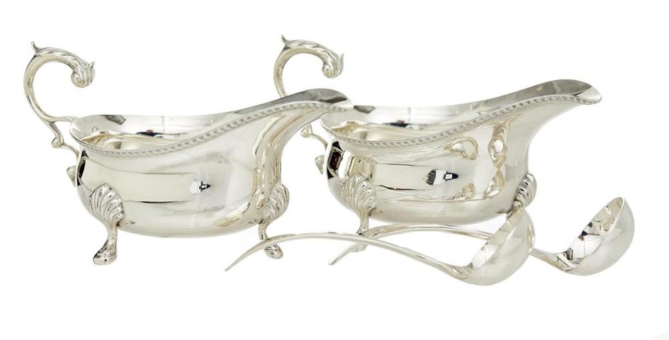 A PAIR OF STERLING SILVER GEORGIAN STYLE GRAVY BOATS