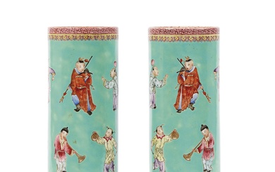A PAIR OF VASE, CHINA. REPUBLIC OF CHINA PERIOD (1912-1949)