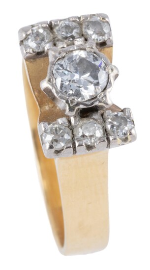 A VINTAGE 18CT GOLD DIAMOND RING; illusion set with an Old European cut diamond of approx. 0.47ct, P2 between upswept shoulders set...