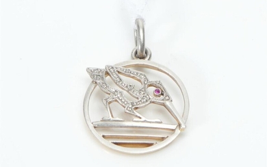 A VINTAGE RUBY AND DIAMOND PENDANT IN 14CT GOLD AND PLATINUM, FEATURING A BIRD, LENGTH 25MM, 2.3GMS