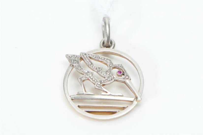 A VINTAGE RUBY AND DIAMOND PENDANT IN 14CT GOLD AND PLATINUM, FEATURING A BIRD, LENGTH 25MM, 2.3GMS