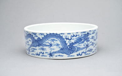 A blue-and-white 'dragon' washer
