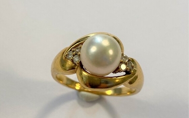 A modern style pearl and diamond ring