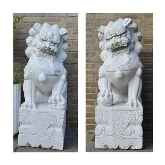 NOT SOLD. A pair of Chinese white marble temple lions. Ming style. Late 20th century. Total H. 120 cm. (2) – Bruun Rasmussen Auctioneers of Fine Art