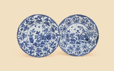 A pair of large Chinese blue and white dishes