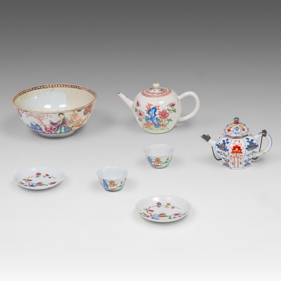 A small collection of Chinese famille rose and Imari export porcelain tea ware, 18thC, largest H 9 - ø 20 cm