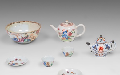 A small collection of Chinese famille rose and Imari export porcelain tea ware, 18thC, largest H 9 - ø 20 cm