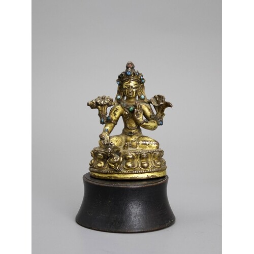 A small gilt bronze figure of Syamatara, 16th/17th CenturyH:...
