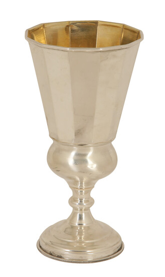 AN ART DECO STYLE STERLING SILVER KIDDUSH CUP