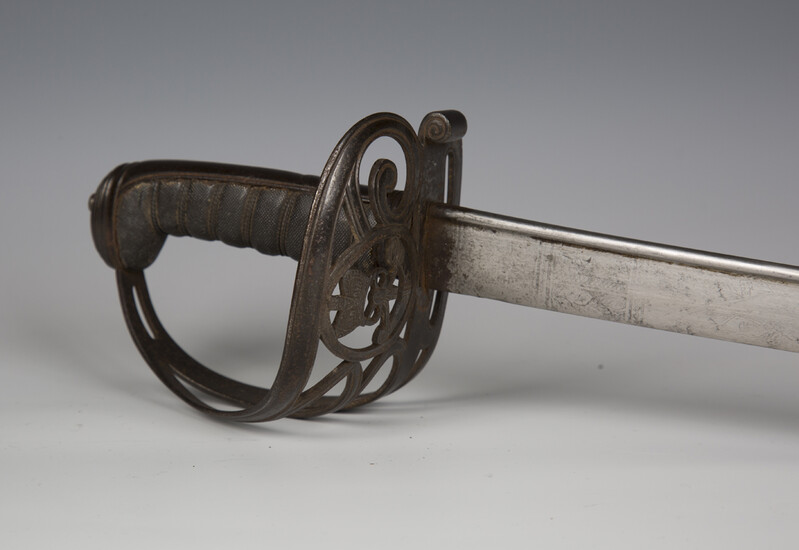 An 1827 pattern Rifle Corps officer's sword with single-edged pipe-back blade, blade length 82.