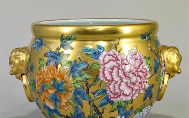 An exquisite gold ground famille-rose floral pattern animal ear vat