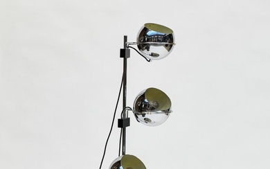 Attribué à Goffredo REGGIANI (né en 1929). Lampadaire en métal chromé, modèle « Eye Ball...