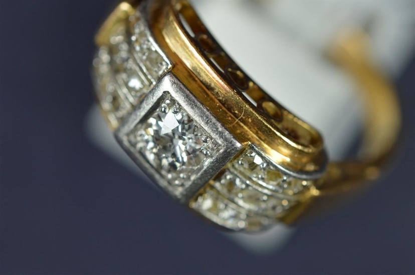 BAGUE années 50 en or jaune sertie de diamants poi…