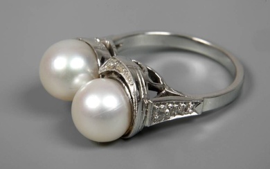 Bague pour femme avec perles et diamants vers 1980, or blanc estampillé 585, serti de...