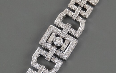 Bracelet en or gris, 750 MM, formant des maillons rectangulaires en chute ornés de diamants...