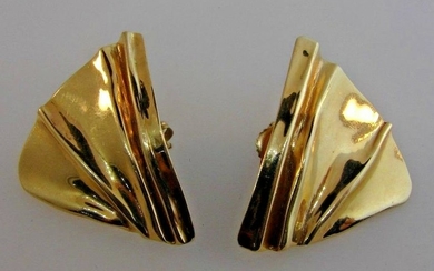 CHIC 14k Yellow Gold Earrings Vintage