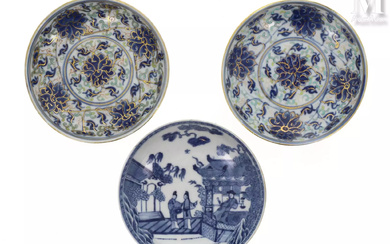 CHINE, XIXe siècle Ensemble de trois coupelles en porcelaine