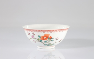 Chine bon en porcelaine à décor floral époque république