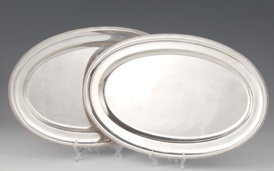 Coppia di piatti ovali in argento 800, il... - Lot 556 - Pierre Bergé & Associés