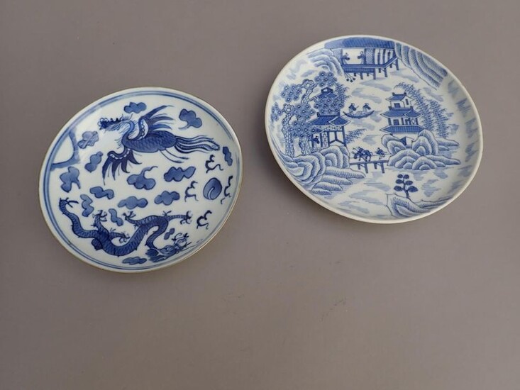 Chinese porcelain bowl with blue and white decoration of a lake landscape, known as the "Hué landscape". Second half of the 19th century. Mark with two characters under the base. Diameter: 16.5 cm. (Minute shelling along the edge).
