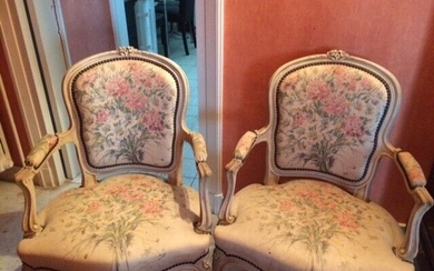 Deux fauteuils cabriolet style Louis XV H.... - Lot 56 - De Baecque et Associés