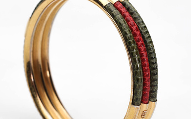 GUCCI Bracelet, gold-colored metal and embossed leather.
