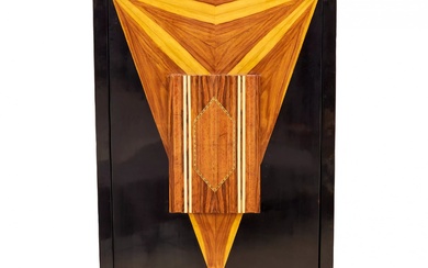 Grand bar vertical de style Art Deco, avec vitrine tournante et porte dentree en bois....
